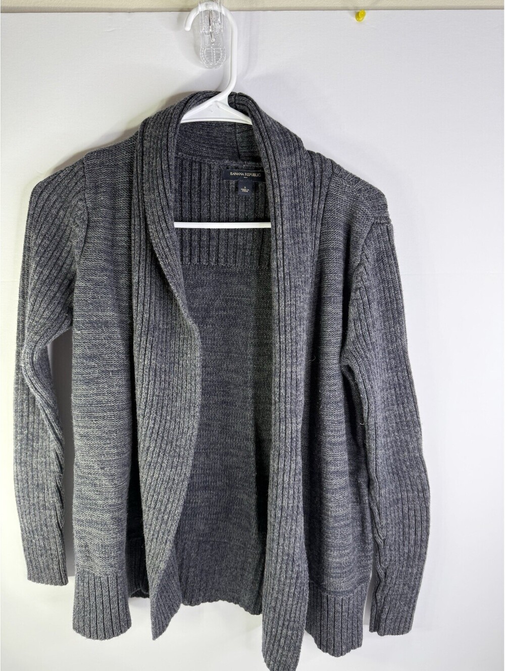 Banana Republic Women's Gray Long Sleeve Sweater Size Small.A35